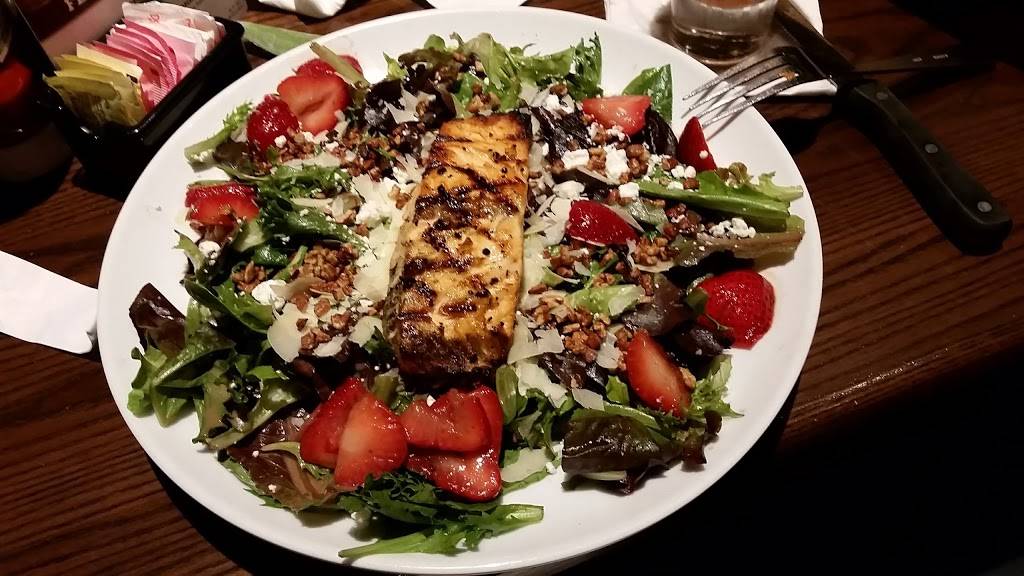 TGI Fridays | restaurant | 3087 White Bear Ave N, Maplewood, MN 55109, USA | 6517049052 OR +1 651-704-9052