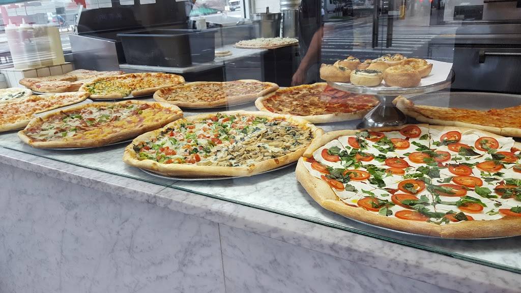 Famous Famiglia Pizzeria | restaurant | 734 Amsterdam Ave, New York, NY 10025, USA | 2128647193 OR +1 212-864-7193