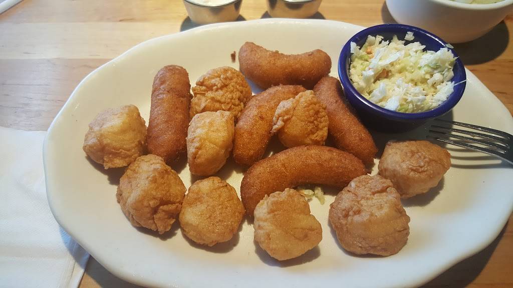 The Hook Seafood & Oyster House | restaurant | 3301 N Main St, Anderson, SC 29621, USA | 8642221431 OR +1 864-222-1431