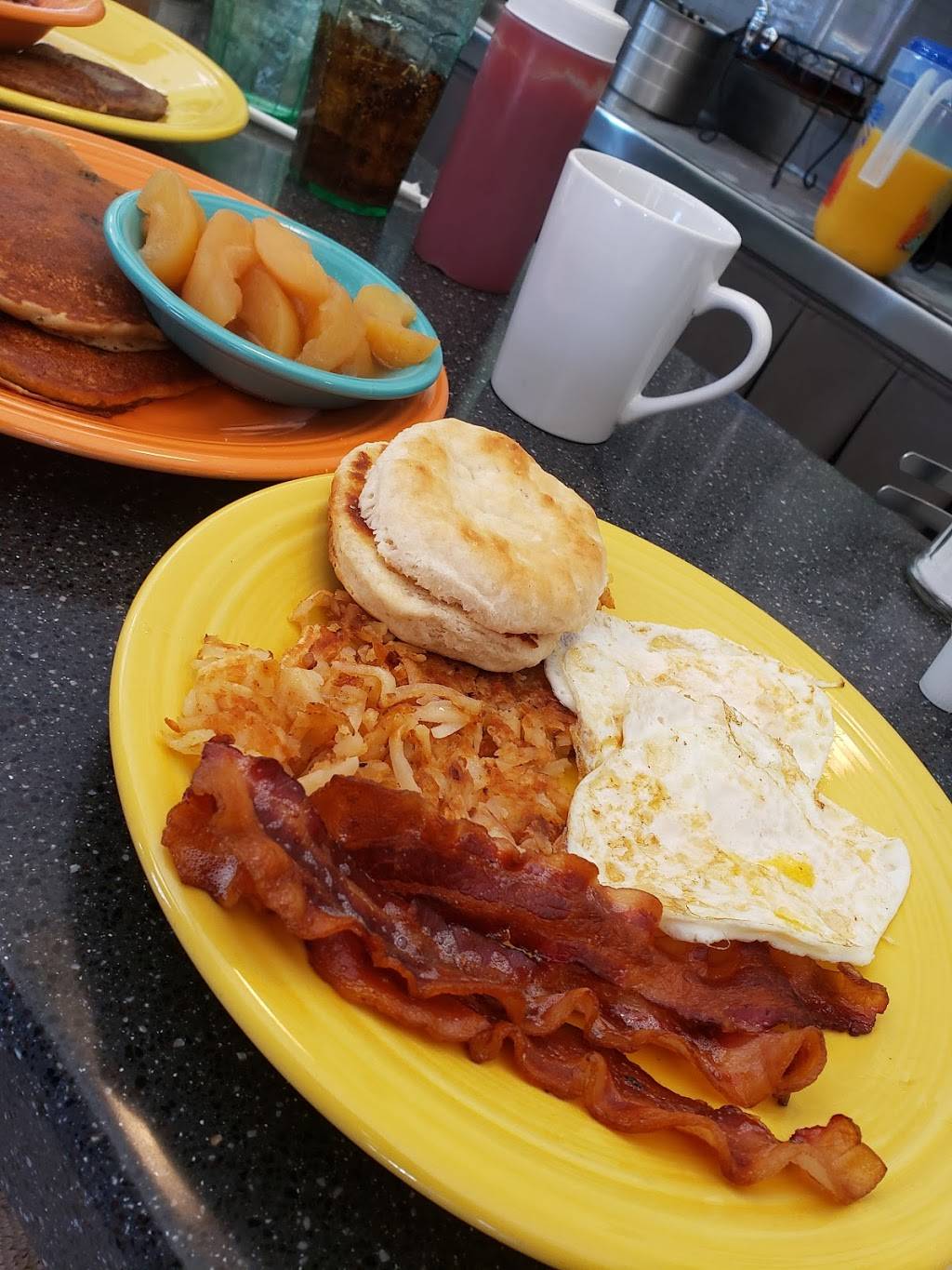 Walkers Diner | meal takeaway | 307 N Main St, Farmville, VA 23901, USA | 4343924230 OR +1 434-392-4230