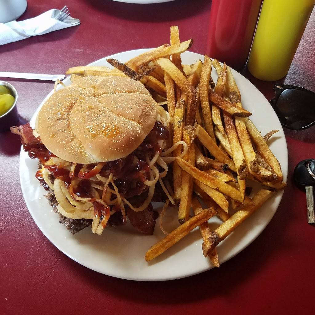 The Hungry Moose & Drunken Moose Lounge | restaurant | 4808 W Farmington Rd, Peoria, IL 61604, USA | 3092131407 OR +1 309-213-1407