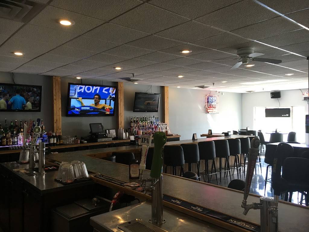 Chrissys Gaming Bar & Grill | restaurant | 552 N Gary Ave, Carol Stream, IL 60188, USA | 6307657131 OR +1 630-765-7131