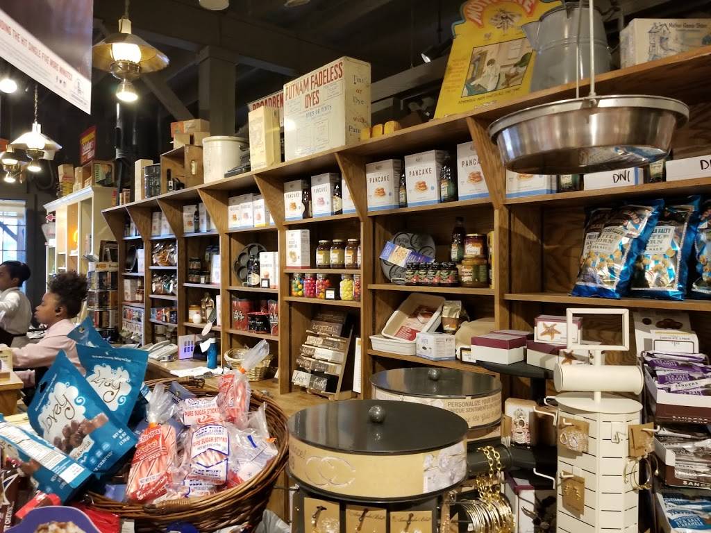 Cracker Barrel Old Country Store | restaurant | 2701 Crittenden Dr, Louisville, KY 40209, USA | 5026362263 OR +1 502-636-2263