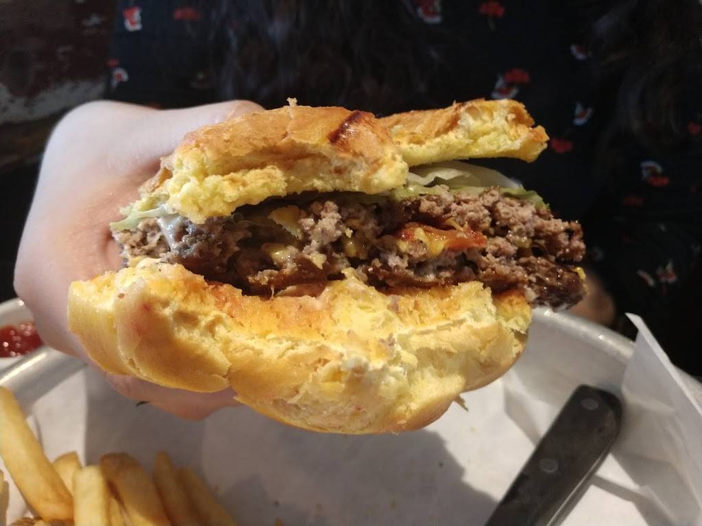 Babins Seafood House | restaurant | 19529 I-45, Shenandoah, TX 77385, USA | 2812968829 OR +1 281-296-8829