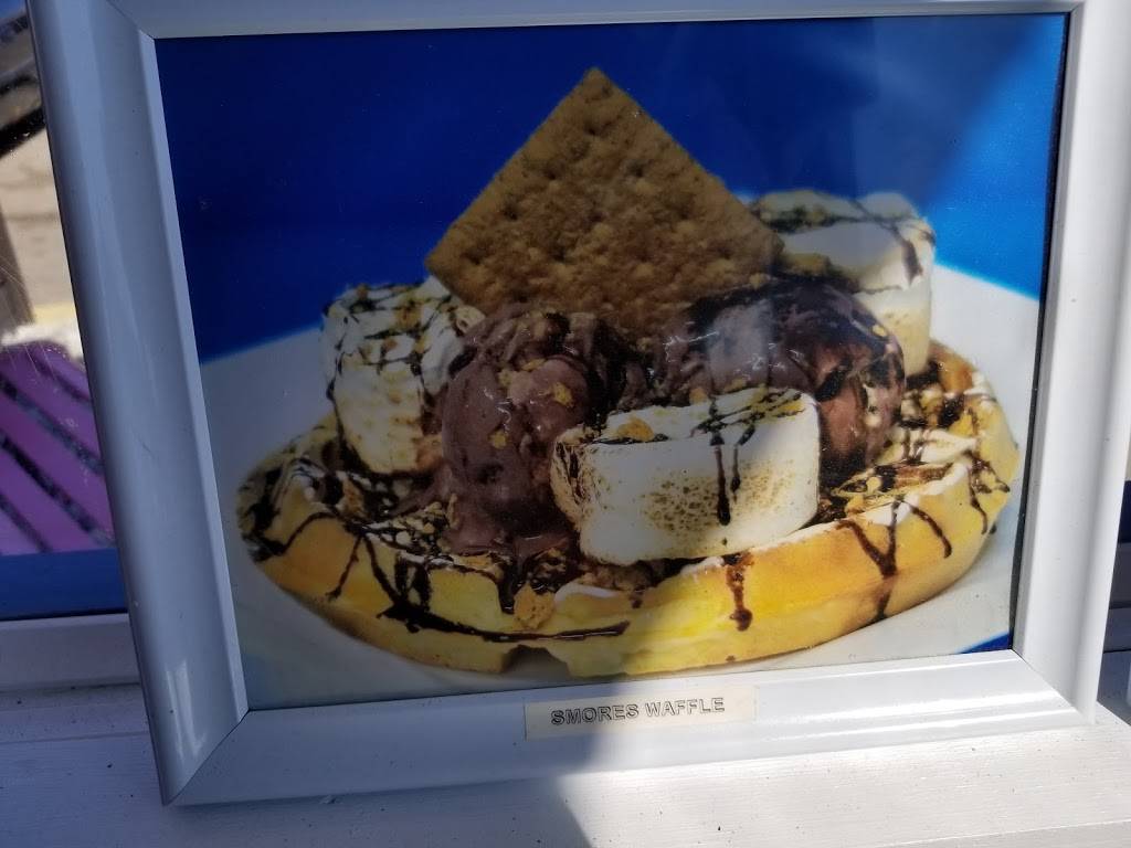 Lil Louies Eats & Sweets | meal takeaway | 1146 Colborne St, Brantford, ON N3T 5M1, Canada | 5193045337 OR +1 519-304-5337