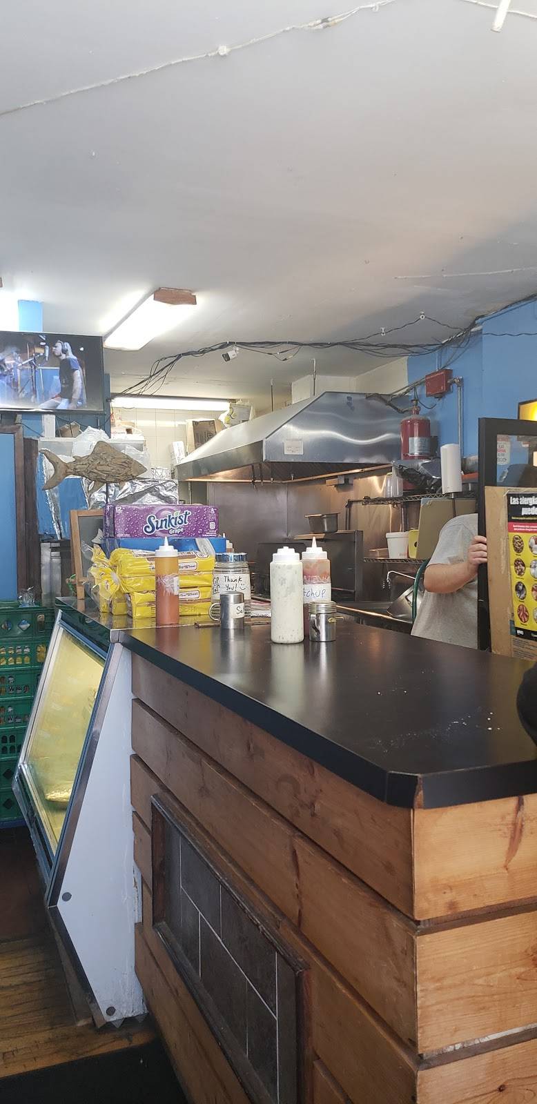 Fish & Amp Chips | restaurant | 555 Throop Ave, Brooklyn, NY 11216, USA | 7182490711 OR +1 718-249-0711