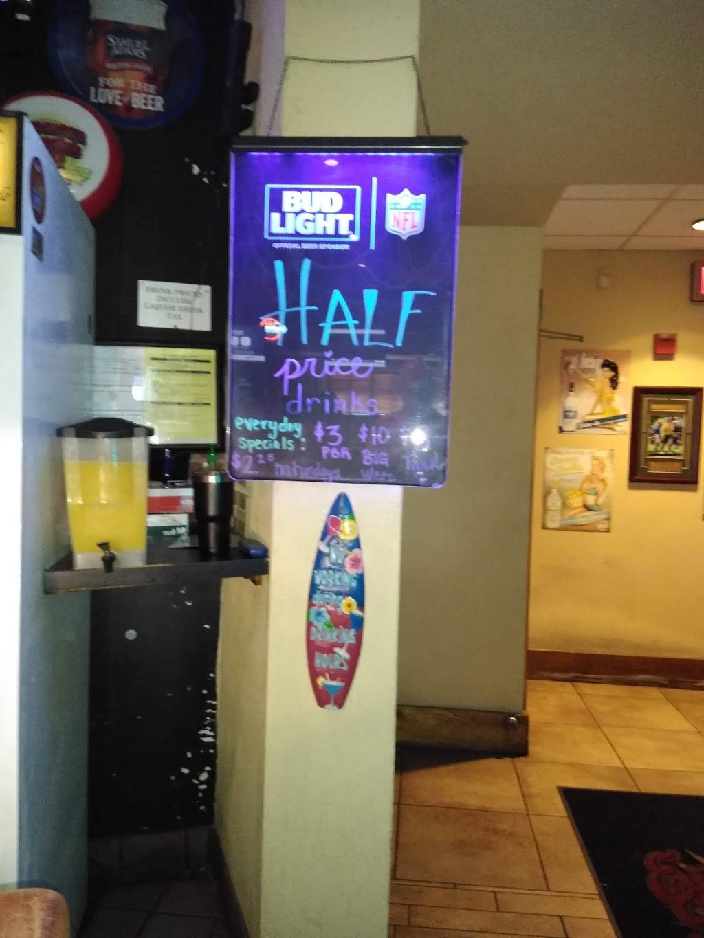 Emerson Biggins Sports Bar & Grill | restaurant | 2330 N Maize Rd #100, Wichita, KS 67205, USA | 3168662577 OR +1 316-866-2577