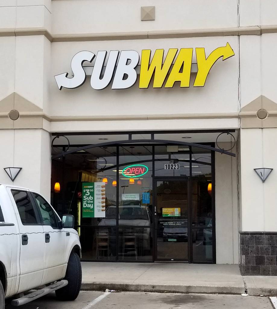 Subway Restaurants | restaurant | Pearland Professional Ctr II, 10223 Broadway St F, Pearland, TX 77584, USA | 7134366803 OR +1 713-436-6803