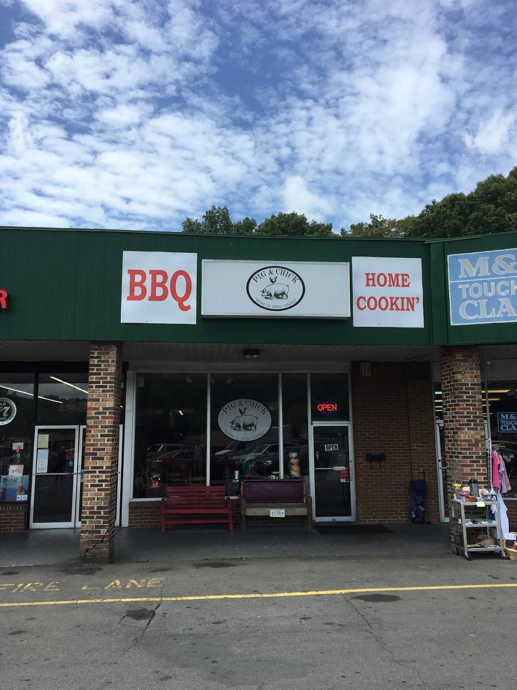 Pig & Chick | restaurant | TN-66, Rogersville, TN 37857, USA | 4232724448 OR +1 423-272-4448