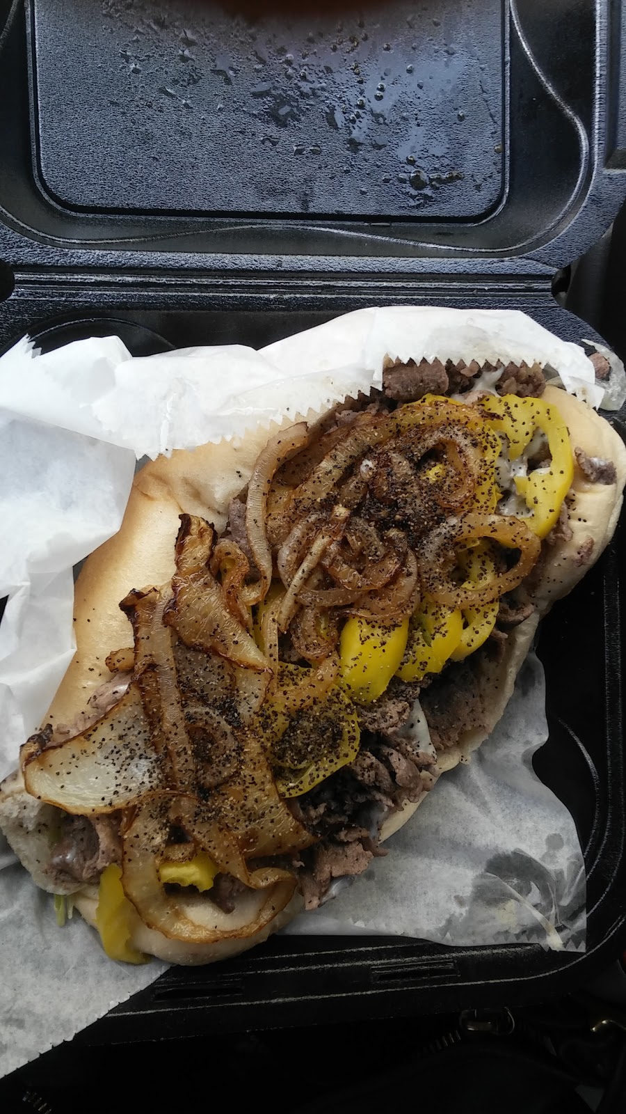 Pelican Wings and things | restaurant | 1263 NW 31st Ave, Fort Lauderdale, FL 33311, USA | 9544043472 OR +1 954-404-3472