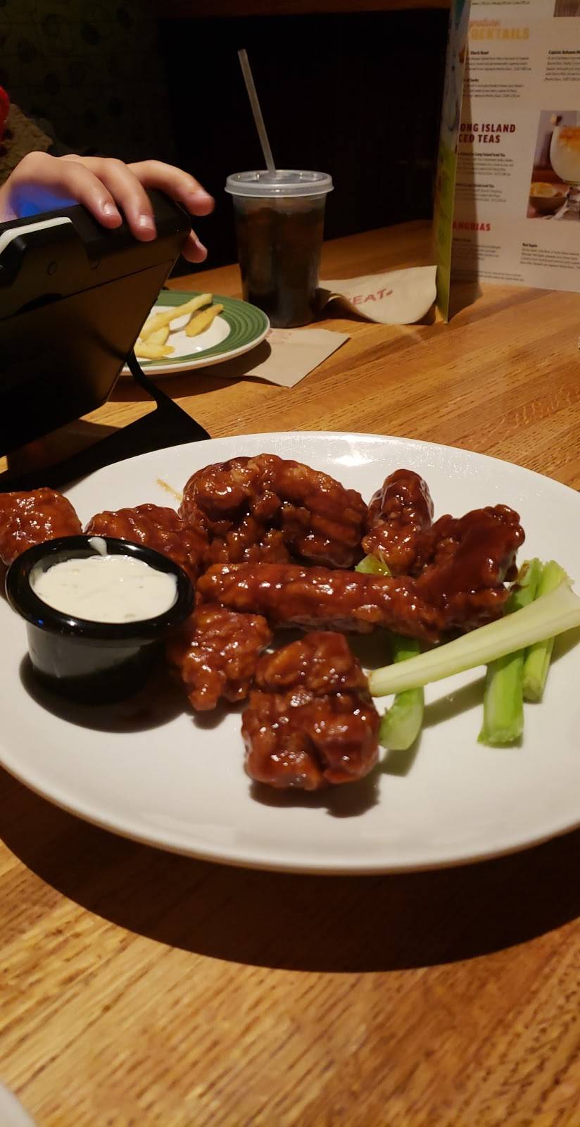 Applebees Grill + Bar | restaurant | 52 Brick Plaza, Brick, NJ 08723, USA | 7322629876 OR +1 732-262-9876