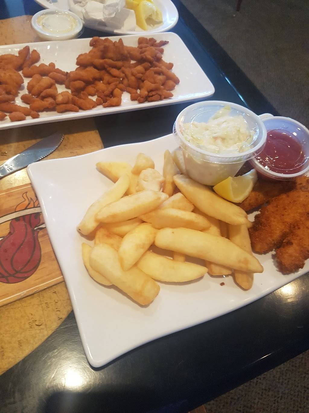 Rodbenders Raw Bar & Grill | restaurant | 20400 Old Cutler Rd #1834, Cutler Bay, FL 33189, USA | 3052539360 OR +1 305-253-9360