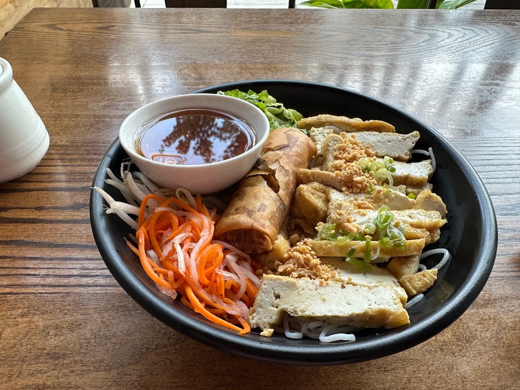 Pho and Roll Vietnamese Kitchen | restaurant | 216 N Highland Ave, Pittsburgh, PA 15206, USA | 4124042760 OR +1 412-404-2760