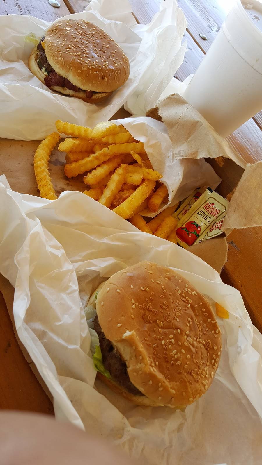 Woodlake Drive Inn | meal takeaway | 222 N Valencia Blvd, Woodlake, CA 93286, USA | 5595648439 OR +1 559-564-8439