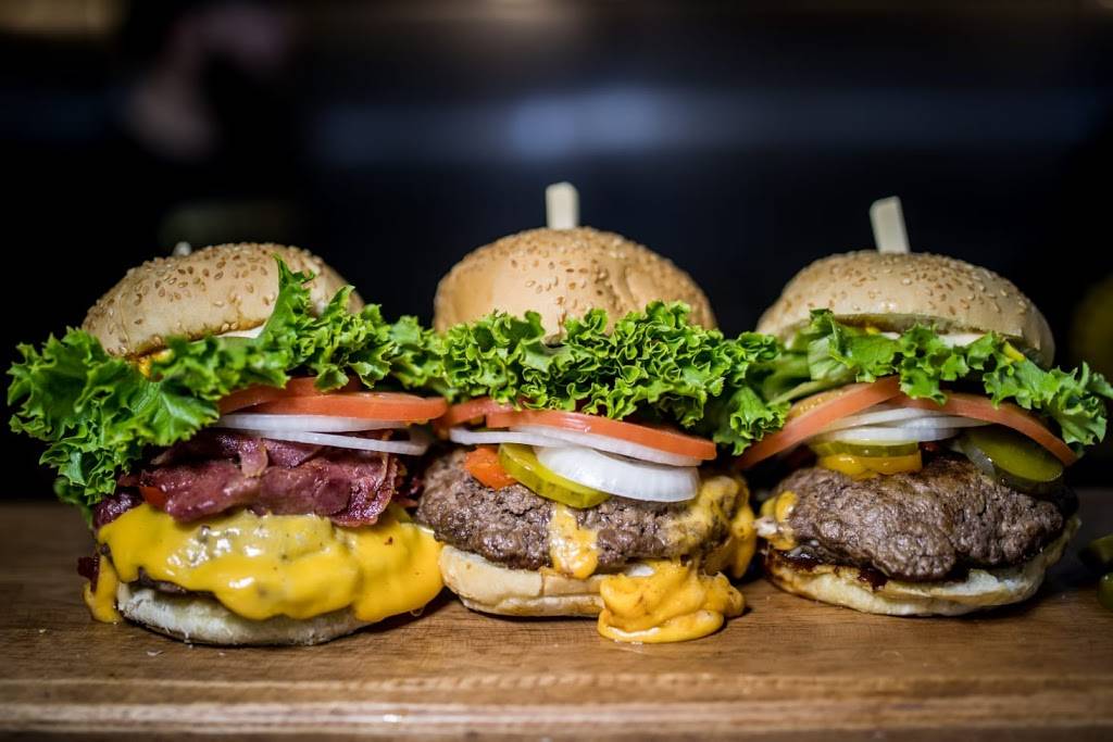 Burger Factory | restaurant | 2460 Neyagawa Blvd #9, Oakville, ON L6H 7P4, Canada | 2897257424 OR +1 289-725-7424