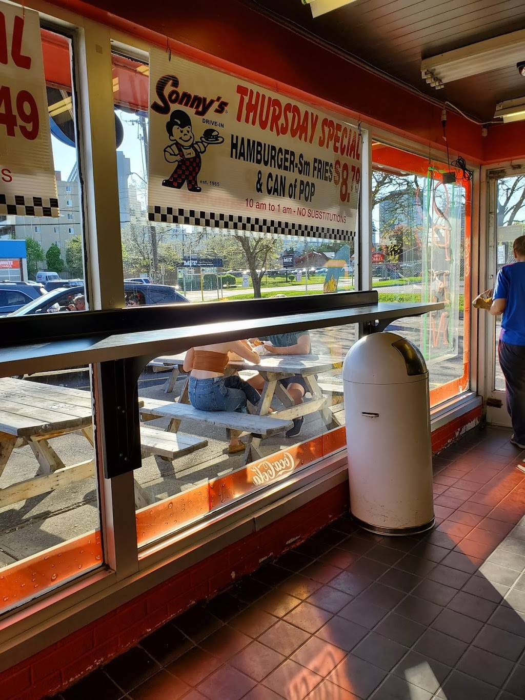 Sonnys | restaurant | 256 Weber St N, Waterloo, ON N2J 3H7, Canada | 5198841750 OR +1 519-884-1750