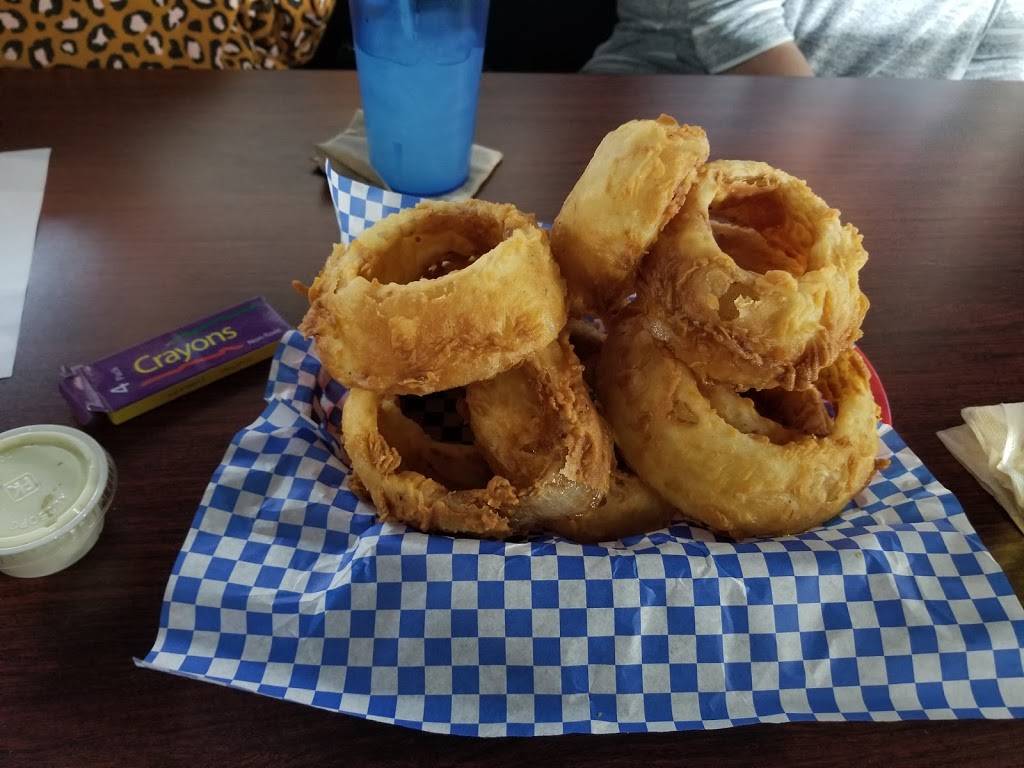 Lighthouse Bar & Grill | restaurant | 2505 S 132nd St, Omaha, NE 68144, USA | 4028858188 OR +1 402-885-8188