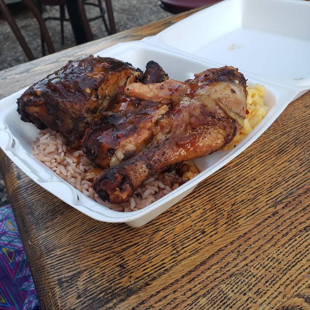 Lil Jamaica | restaurant | 1332 S Broadway, Green Bay, WI 54304, USA | 9203733826 OR +1 920-373-3826