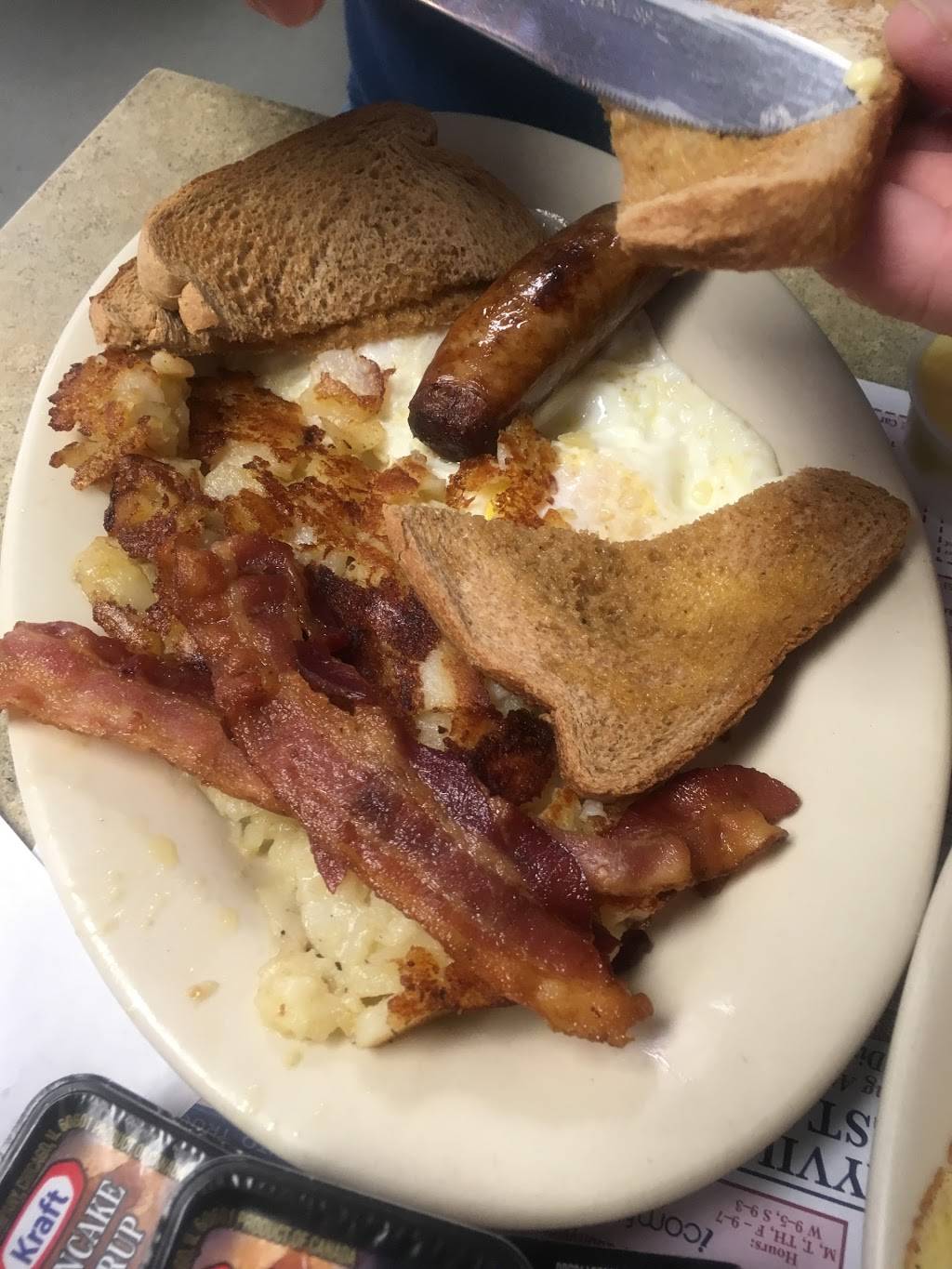 Quarryville Family Restaurant | restaurant | 134 E State St, Quarryville, PA 17566, USA | 7177865073 OR +1 717-786-5073