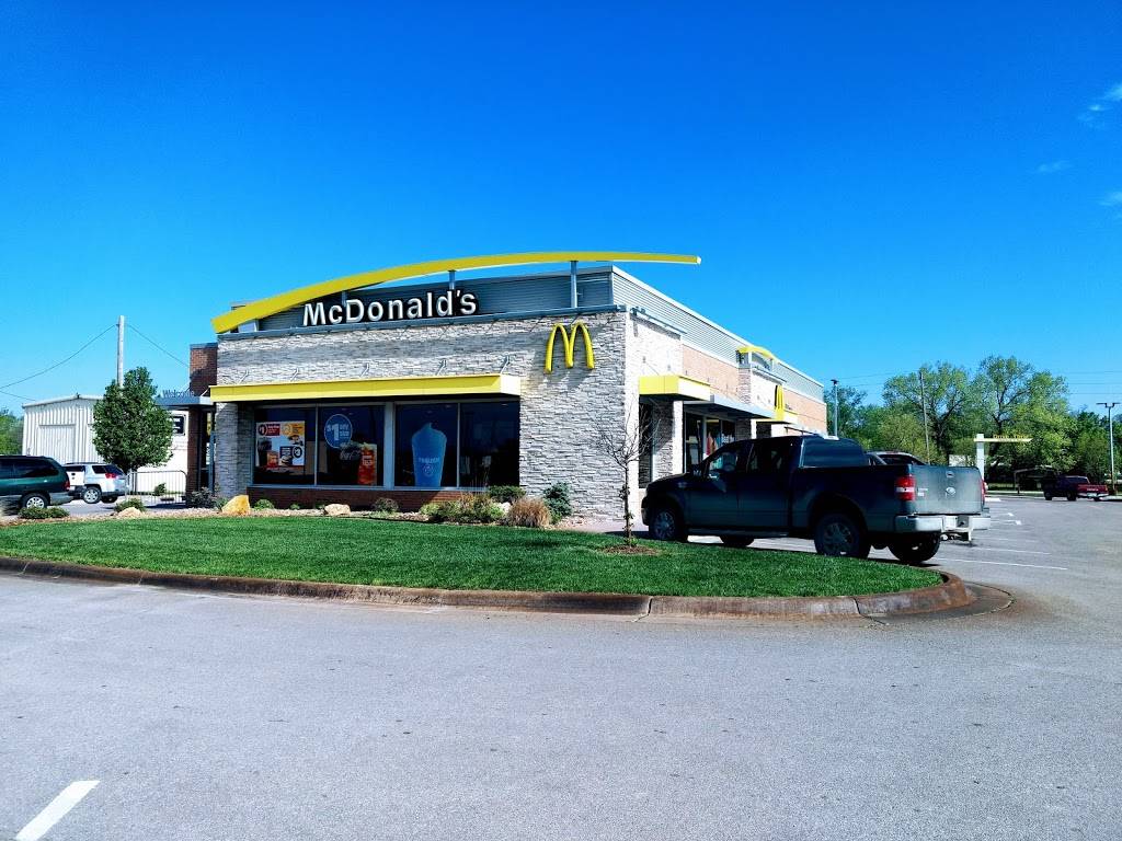 McDonalds | cafe | 520 W 7th St, Augusta, KS 67010, USA | 3167755075 OR +1 316-775-5075