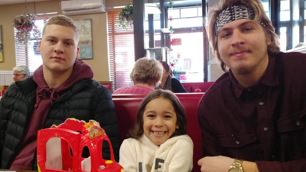 Riverside Restaurant Bristol | restaurant | 170 Riverside Ave, Bristol, CT 06010, USA | 8605827009 OR +1 860-582-7009