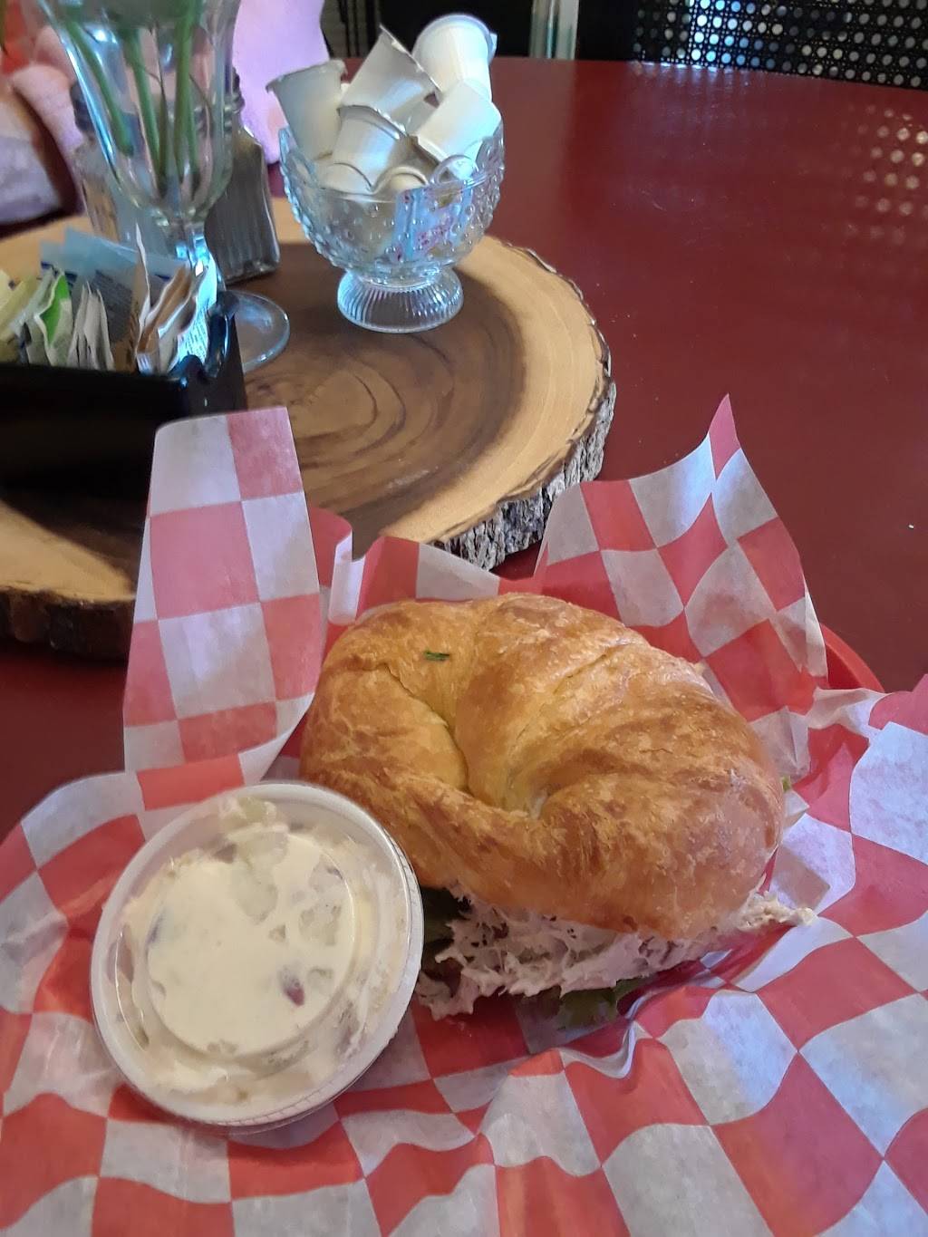 Gold Star Cafe and Catering | restaurant | 1336 E Commercial Ave, Lowell, IN 46356, USA | 2196903487 OR +1 219-690-3487