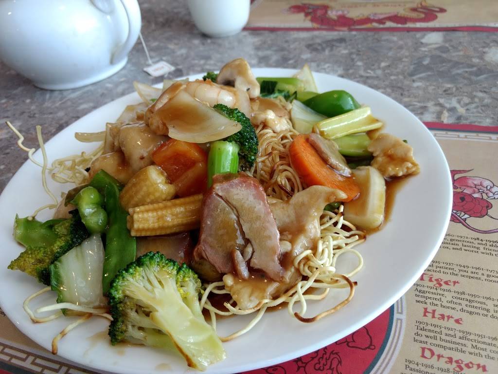 Mei Ling Chinese Food | restaurant | 15005 Yonge St, Aurora, ON L4G 1M5, Canada | 9057261218 OR +1 905-726-1218
