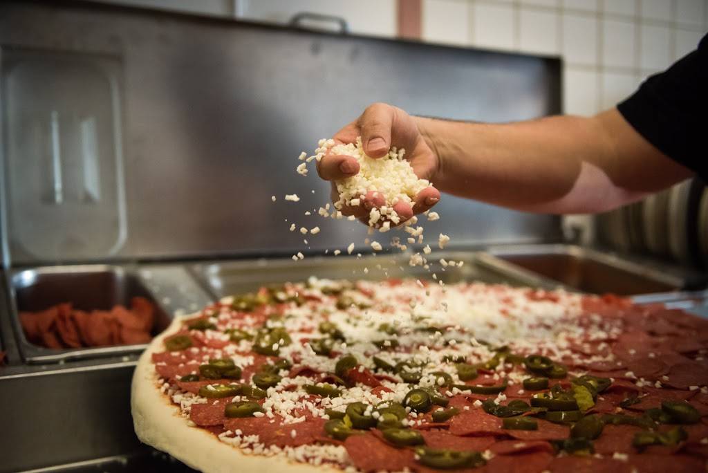 Super Pizza Veloz | restaurant | 5029 Gage Ave, Bell, CA 90201, USA | 3237718405 OR +1 323-771-8405