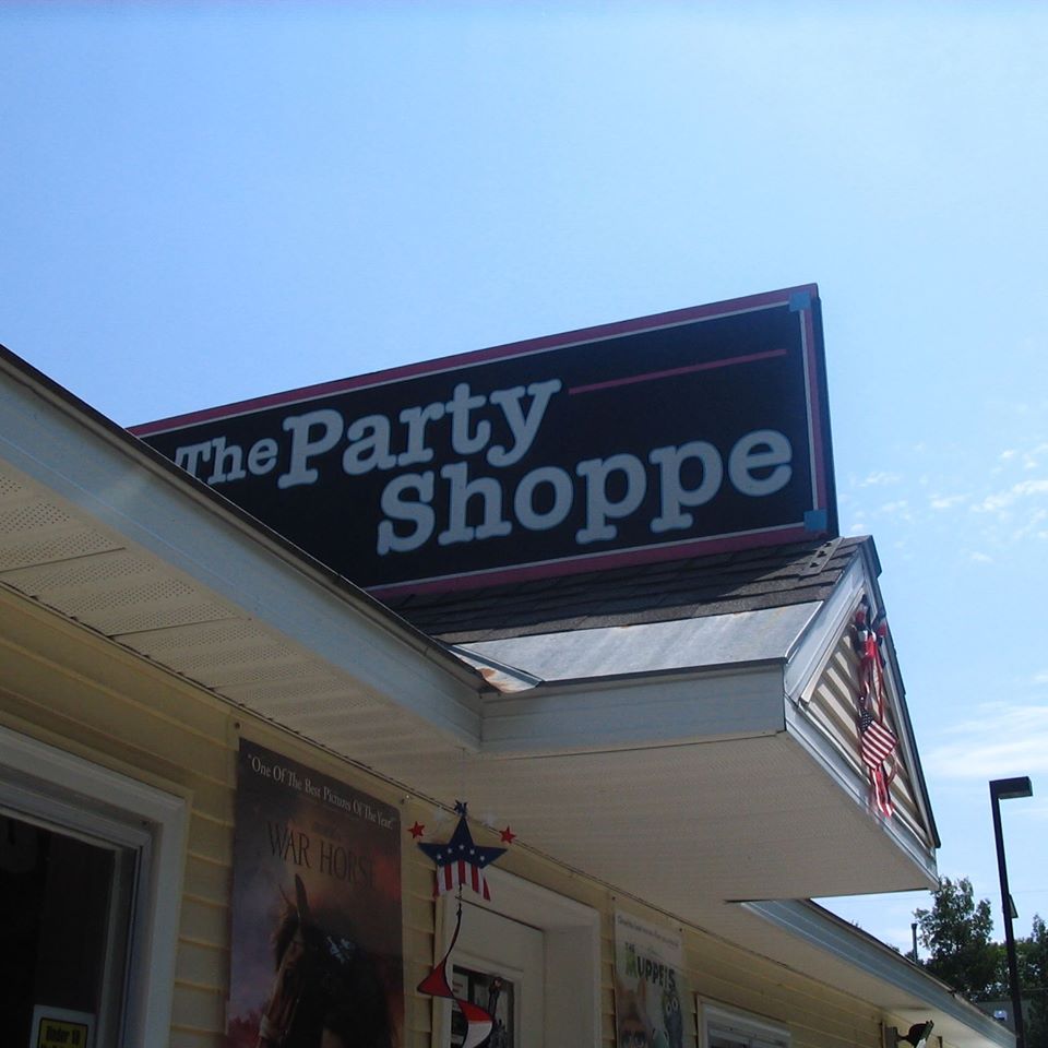 The Party Shoppe on Pickerel Lake | meal takeaway | 1154 N Ellsworth Rd, Petoskey, MI 49770, USA | 2314870734 OR +1 231-487-0734