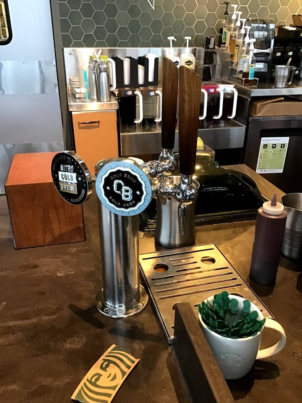 Starbucks | cafe | 725 NW Gilman Blvd, Issaquah, WA 98027, USA | 4253131689 OR +1 425-313-1689