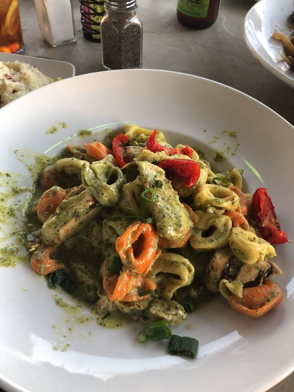 Red White and Brew | restaurant | 6740 E McDowell Rd #102, Mesa, AZ 85215, USA | 4808079393 OR +1 480-807-9393