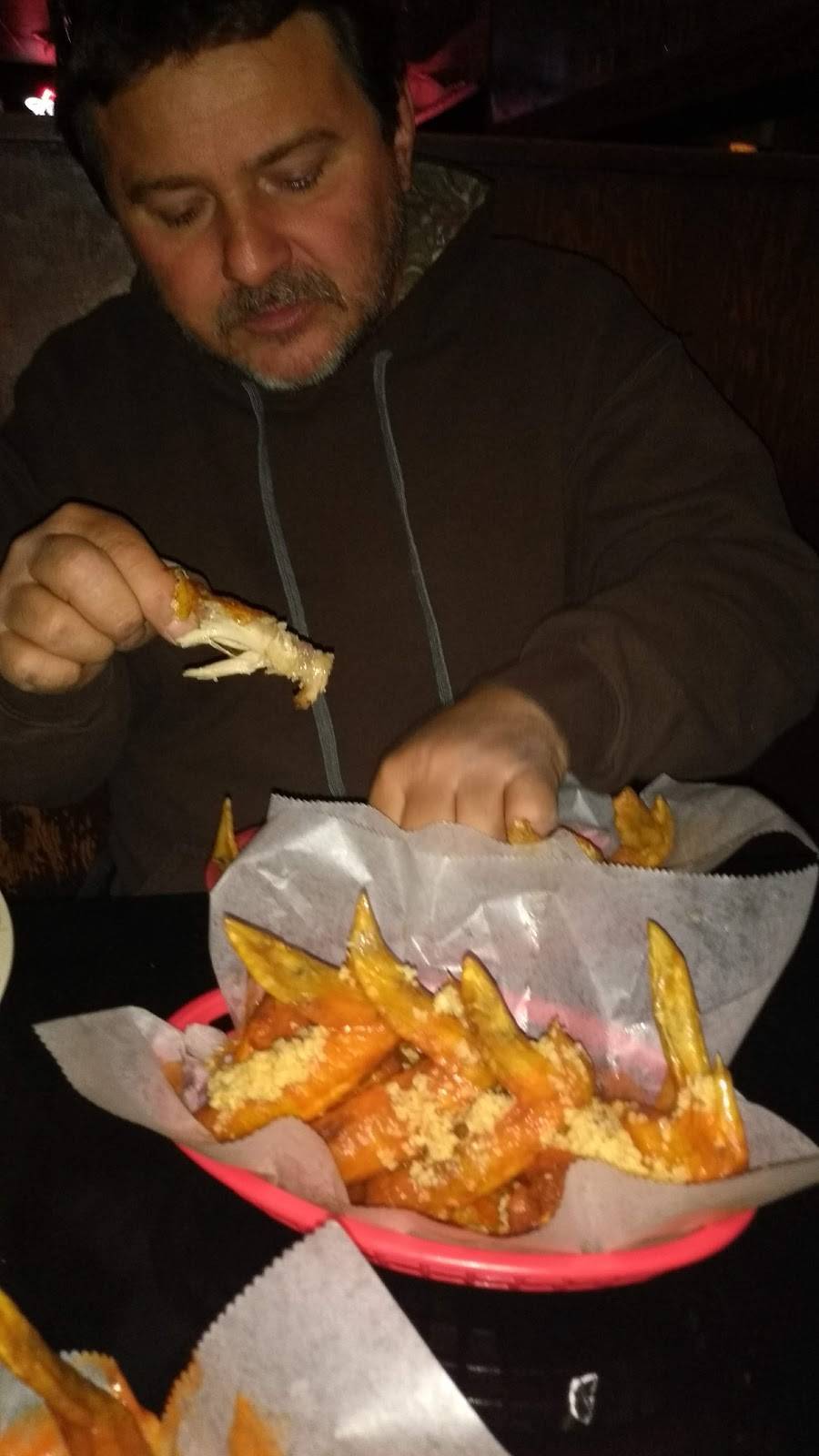 State Line Tavern | restaurant | 51962 E Taggart St, East Palestine, OH 44413, USA | 3304266878 OR +1 330-426-6878