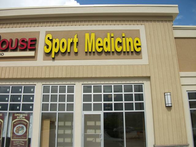 Sign pit stop | restaurant | Antares Dr, Nepean, ON K2E 7T8, Canada | 6136645051 OR +1 613-664-5051