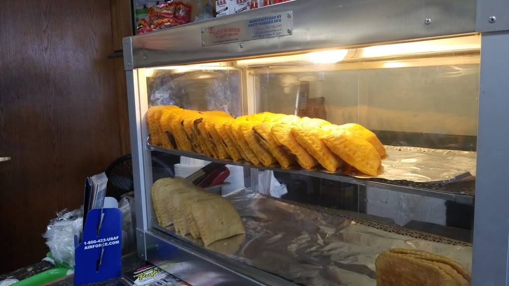 Jamaican Country Kitchen | restaurant | 7572 Annapolis Rd, Hyattsville, MD 20784, USA | 3019181764 OR +1 301-918-1764