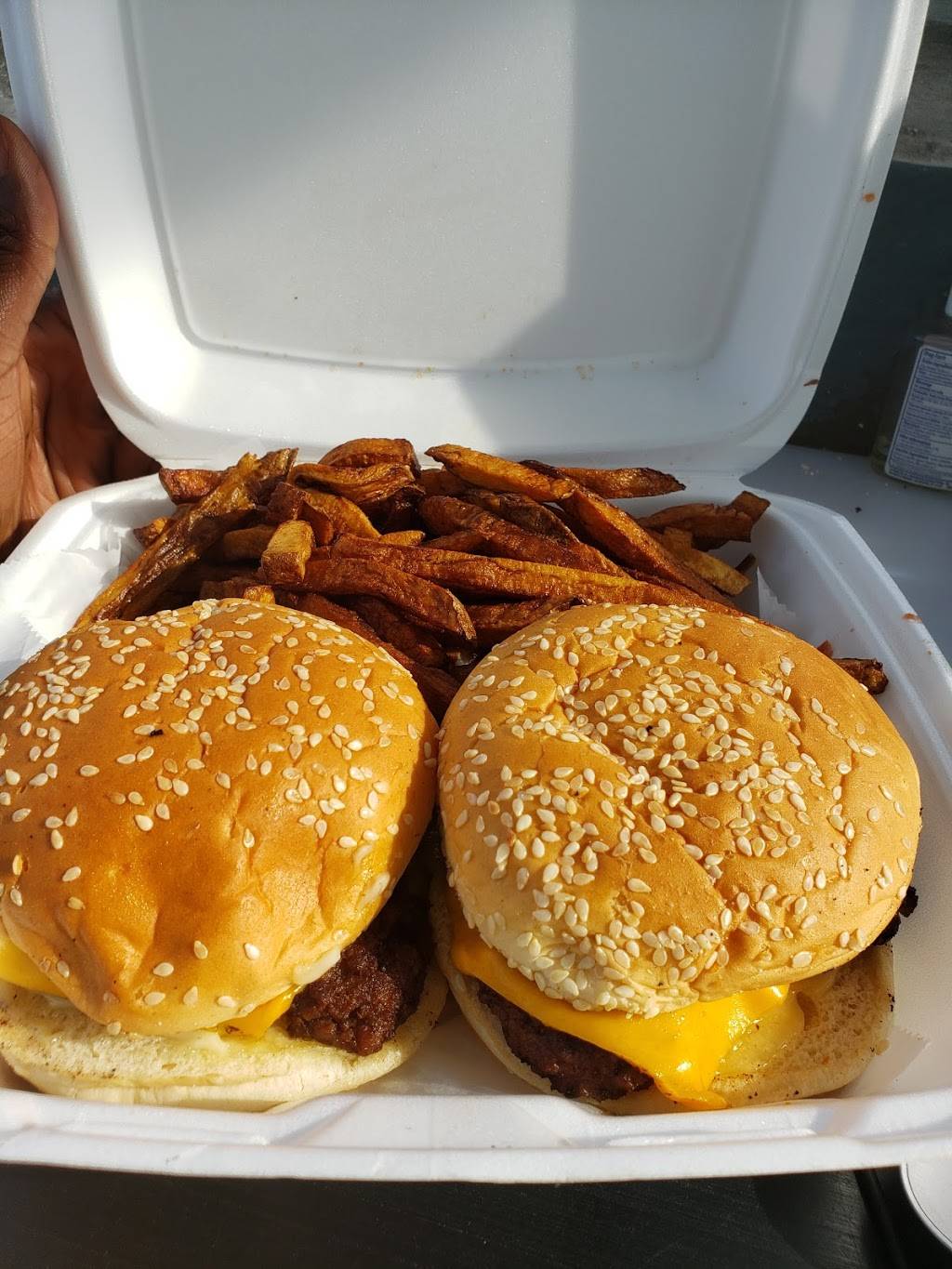 Marsha`s soul food cafe/ formally stick a fork in it | restaurant | 3868 E 71st St, Cleveland, OH 44105, USA | 2164654292 OR +1 216-465-4292