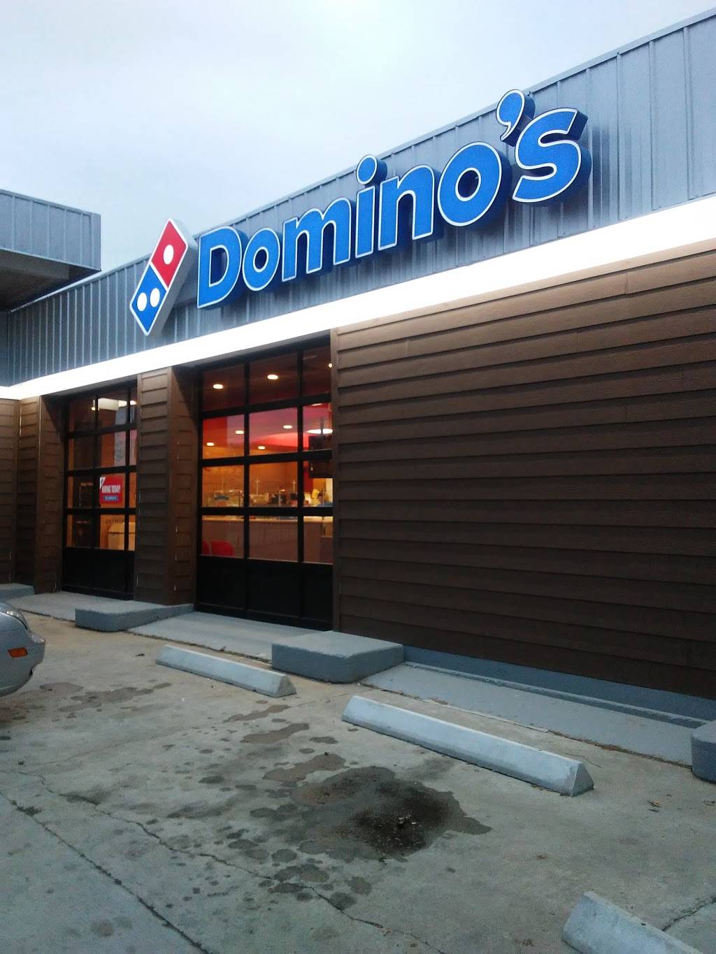 Dominos Pizza | meal delivery | 117 S Main St, Clinton, TN 37716, USA | 8652597972 OR +1 865-259-7972