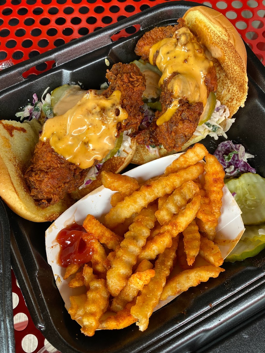 Daves Hot Chicken | restaurant | 624 W Big Beaver Rd, Troy, MI 48084, USA | 2489180799 OR +1 248-918-0799
