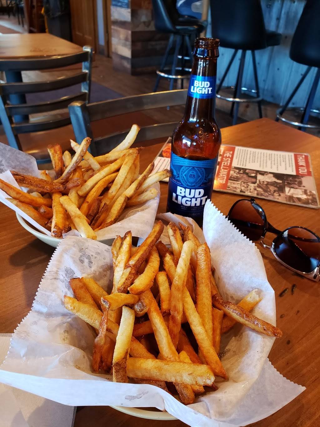 Stellas Bar & Grill | restaurant | 106 Galvin Rd S, Bellevue, NE 68005, USA | 4022916088 OR +1 402-291-6088