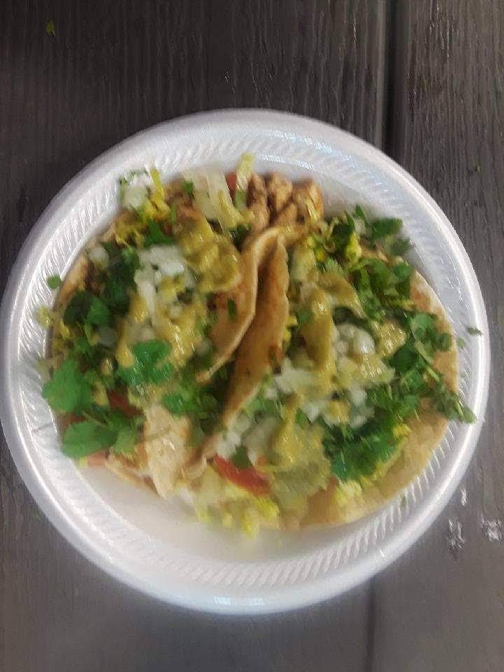 El Perron Hot Dogs | restaurant | 5020 East Sam Houston Pkwy N, Houston, TX 77015, USA | 8322039512 OR +1 832-203-9512