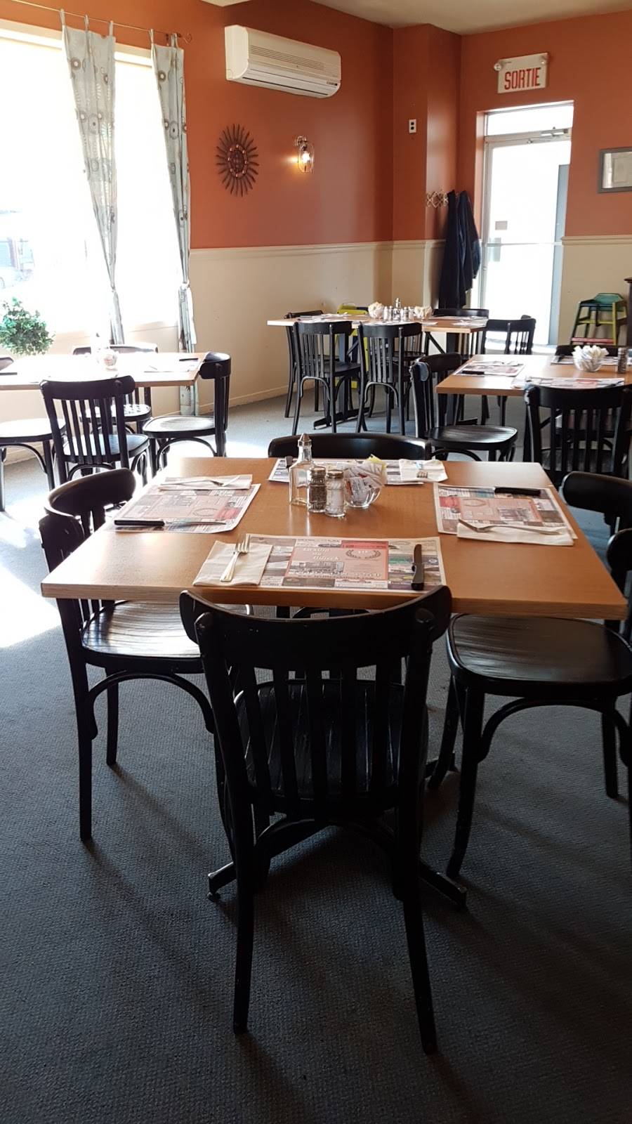 Restaurant-Bar La Villa Du Bifteck Enr | restaurant | 58 Rue Principale, Chénéville, QC J0V 1E0, Canada | 8194283240 OR +1 819-428-3240