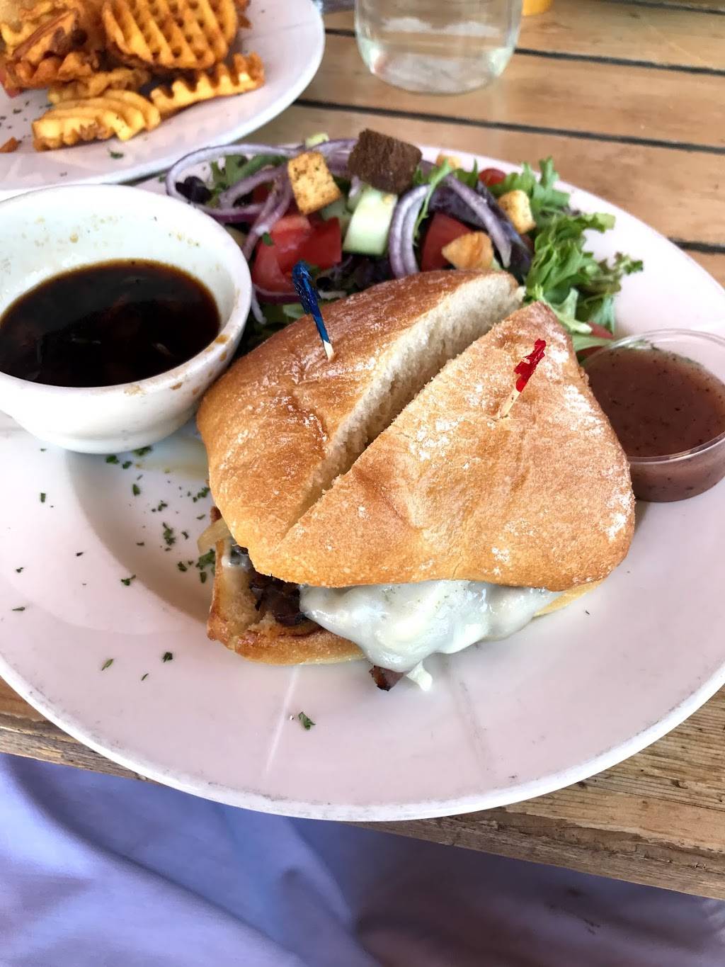 Divots Restaurant At Indian Creek Golf Course | restaurant | 3605 Brookside Dr, Hood River, OR 97031, USA | 5413080304 OR +1 541-308-0304