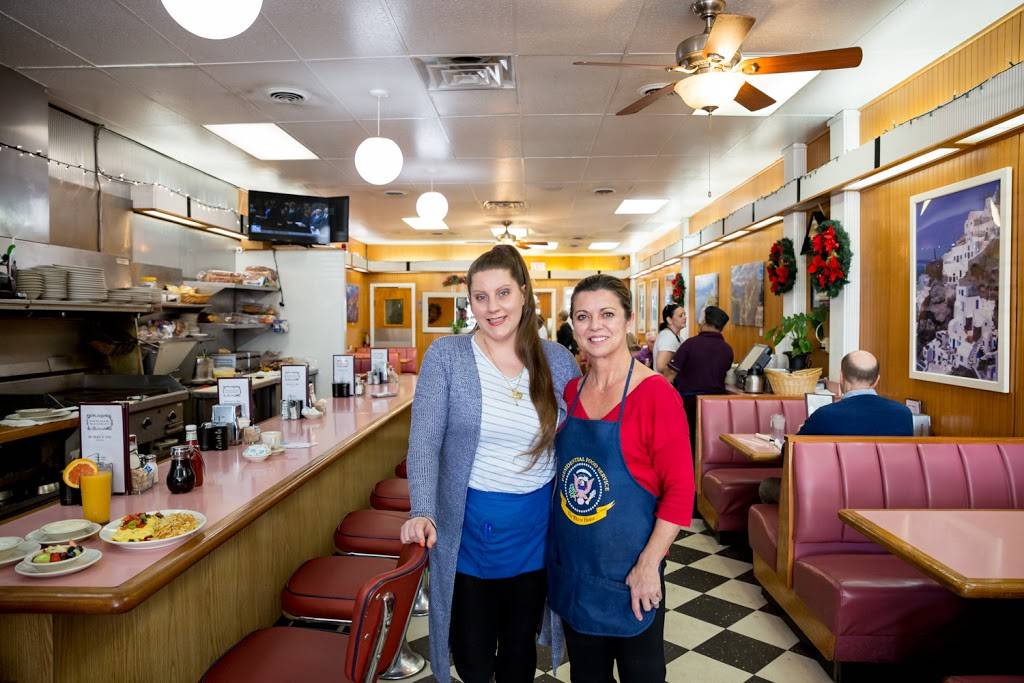 The White House Restaurant | restaurant | 3172 Peachtree Rd NE, Atlanta, GA 30305, USA | 4042377601 OR +1 404-237-7601