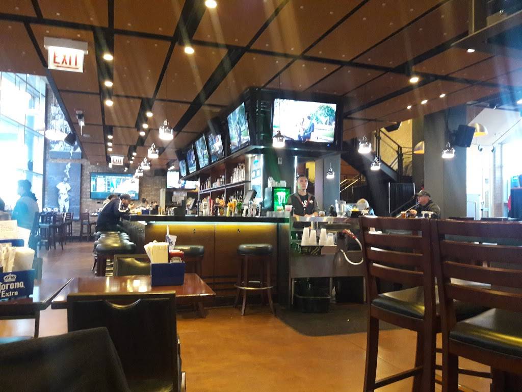 ChiSox Bar & Grill | restaurant | 320 W 35th St, Chicago, IL 60616, USA | 3126745860 OR +1 312-674-5860