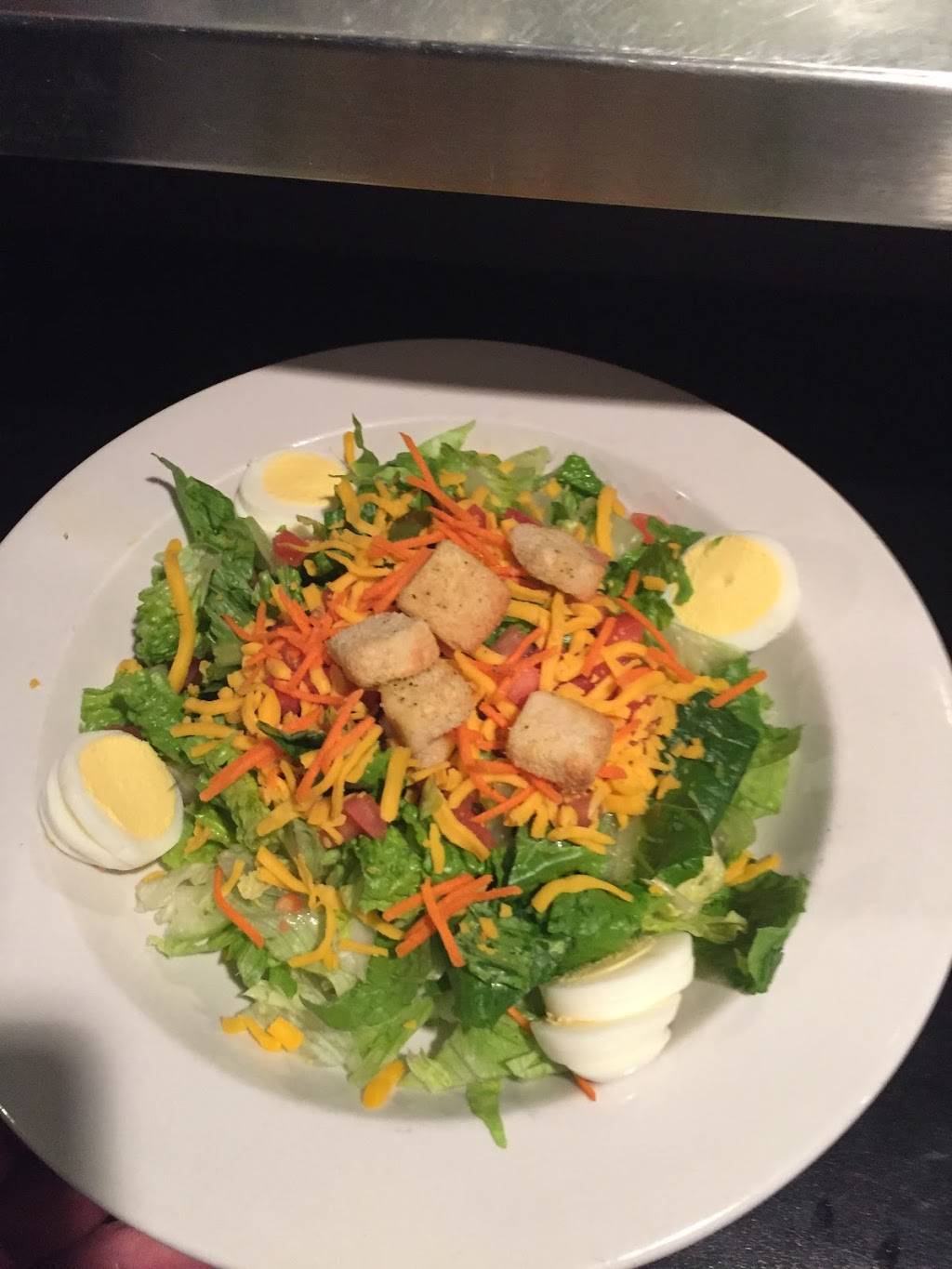 Raelyns Pub & Eatery | restaurant | 217 N State St, Geneseo, IL 61254, USA | 3099443437 OR +1 309-944-3437