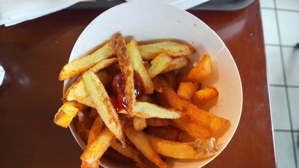 The Bulging Burger | restaurant | 2459 Queen St E, Toronto, ON M4E 1H7, Canada | 4166908466 OR +1 416-690-8466