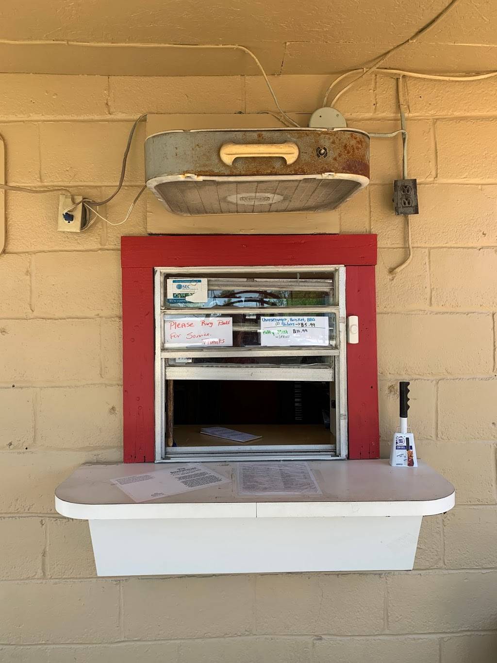 The Smokehouse BBQ & Grill | restaurant | 1909 US-52, Scranton, SC 29591, USA | 8439390217 OR +1 843-939-0217