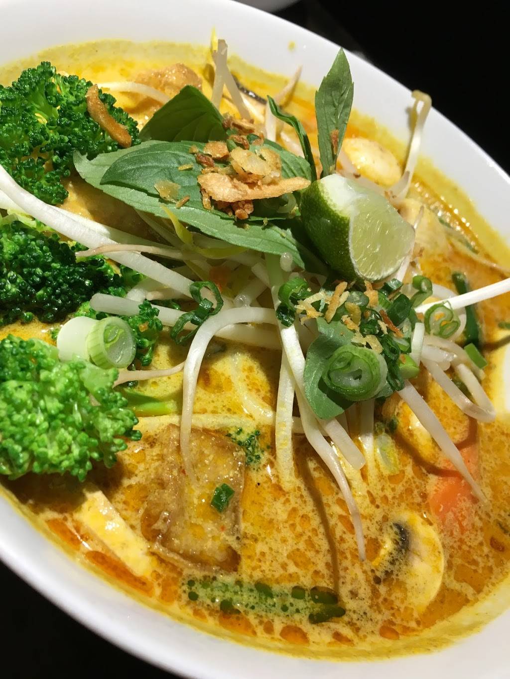 Lime Asian Kitchen | restaurant | 3243 Yonge St, Toronto, ON M4N 2L5, Canada | 6473445463 OR +1 647-344-5463