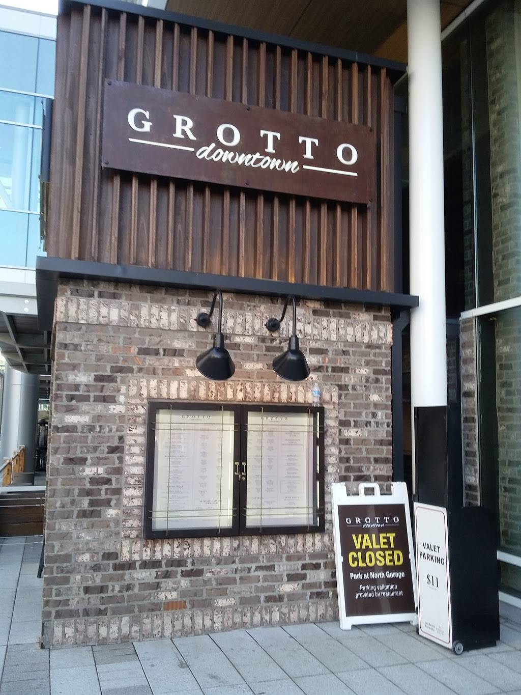 Grotto Downtown | restaurant | 1001 Avenida De Las Americas Suite A, Houston, TX 77010, USA | 7136580752 OR +1 713-658-0752