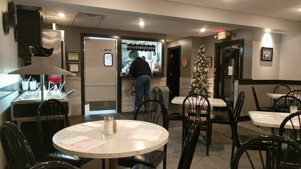 Filippos Pizza & Italian Food | restaurant | 200 S Market St, Monticello, IL 61856, USA | 2177622921 OR +1 217-762-2921