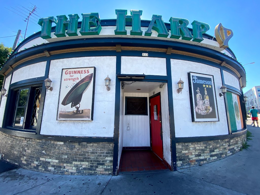 Harp Irish Pub | restaurant | 113 E Juneau Ave, Milwaukee, WI 53202, USA | 4142890700 OR +1 414-289-0700